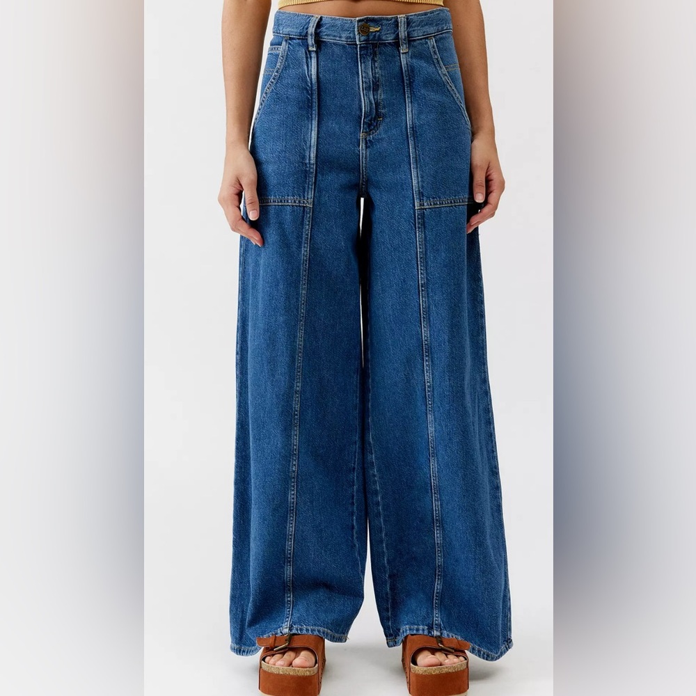 Lee WOMEN'S HERITAGE HIGH RISE SLOUCH Flare Jeans in Classic Blue